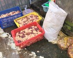 Phát hiện 400kg thịt gà ướp hàn the, chế biến cạnh cống tại Cần Thơ