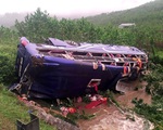 Lật xe khách ở Quảng Nam, 2 người nước ngoài thiệt mạng
