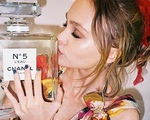 Con gái Johnny Depp nhận hợp đồng béo bở của Chanel
