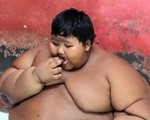 Cậu bé 10 tuổi béo nhất thế giới nặng gần 200kg