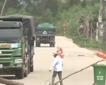 Quảng Ngãi: Bất an vì xe tải, dân chặn đường cấm xe