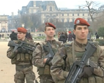 Pháp tăng cường an ninh đón năm mới