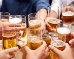 Cấm công chức uống rượu bia trong giờ làm việc: Đừng đánh trống bỏ dùi!
