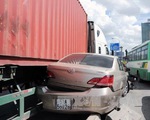 TP.HCM: Xe container mất lái gây tai nạn, ít nhất 5 người bị thương