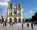 Pháp bắt giữ 2 đối tượng tình nghi tấn công khủng bố nhà thờ Đức Bà