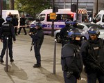 Pháp: Cướp và bắt cóc con tin tại Paris