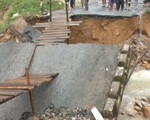 Mưa lũ làm sập cầu tại miền núi Quảng Nam
