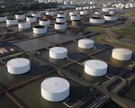 Dự trữ xăng dầu Mỹ giảm, giá dầu bật tăng mạnh