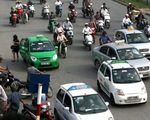 Taxi ngoại tỉnh “tấn công” nội đô Hà Nội