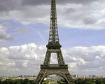 Một phần cầu thang của tháp Eiffel (Pháp) được bán với giá nửa triệu euro