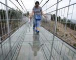 Độc đáo cầu treo bằng kính tại Trung Quốc