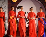 Hồn Việt bừng sáng trong bộ sưu tập áo dài Thu Vọng Nguyệt