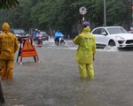 Mưa to gây ngập nhiều tuyến đường ở Hà Nội