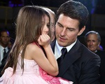 Mẹ qua đời, Tom Cruise muốn đoàn tụ với con gái