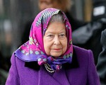 Nữ hoàng Anh xuất hiện nổi bật tại ga tàu với trang phục thời thượng