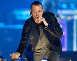 Ca sỹ hát chính của Linkin Park treo cổ tự sát tại nhà riêng