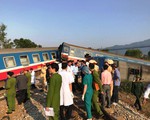 Tông mạnh xe ben, tàu hỏa trật đường ray làm 3 người thiệt mạng