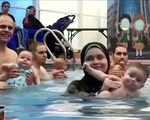 Độc đáo lớp học bơi dành cho trẻ sơ sinh tại Cairo, Ai Cập