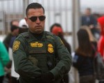 Tổng thống Mỹ hoãn ban hành sắc lệnh nhập cư mới