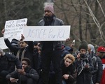 Hàng nghìn người tiếp tục biểu tình phản đối bạo lực cảnh sát ở Pháp