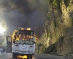 Xe bus ở Ấn Độ bốc cháy, 20 người thương vong