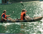 Đề nghị tiếp tục cung cấp dịch vụ chèo thuyền kayak trên vịnh Hạ Long
