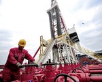 Giá dầu trượt dốc mạnh tại thị trường châu Á
