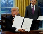 Nhà Trắng tìm giải pháp bảo vệ sắc lệnh cấm nhập cư của Donald Trump