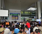 Đông đảo kiều bào về quê đón Tết, sân bay Tân Sơn Nhất quá tải