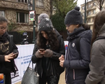 Pháp cấm học sinh mang điện thoại đến trường