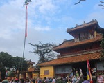 Dựng cây nêu đón Tết tại hoàng cung Huế