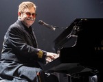 Elton John nhập viện vì nhiễm virus siêu hiếm