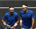 Federer và Nadal giành chiến thắng trong lần đầu đánh đôi cùng nhau