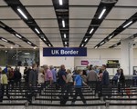 Số người nhập cư tại Anh giảm mạnh