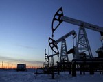 Giá dầu tăng vọt mức cao nhất trong 3 năm