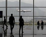 Hàng trăm chuyến bay tại Hong Kong (Trung Quốc) bị hoãn, hủy do bão Merbok