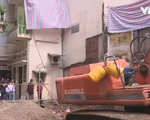 Hà Nội: 6 hộ dân thấp thỏm lo nhà sập vì công trình xây dựng liền kề