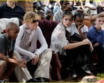 Madonna tiếp tục nhận con nuôi từ Malawi