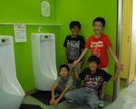 Trường học Nhật Bản: Biến nhà vệ sinh thành nơi… thú vị