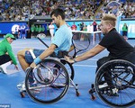 Novak Djokovic trải nghiệm cảm giác của các VĐV paralympic trước thềm Australian Open