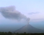 Núi lửa đồng loạt 'thức giấc' tại Indonesia và Nhật Bản