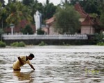 Sri Lanka gấp rút sơ tán người dân khỏi khu vực bão lũ
