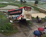 Xe khách nổ lốp trên cao tốc Hà Nội - Lào Cai: Phụ xe tử vong, 13 người bị thương