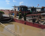 Hưng Yên: Bắt giữ 4 tàu hút cát trái phép trên sông Hồng