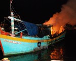 Cháy tàu cá tại Bình Thuận, 1 người bị thương nặng