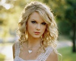 Taylor Swift 'chạy trốn' mạng xã hội?