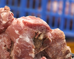 Hà Nội: Thu giữ gần 1 tấn thịt đông lạnh ôi thiu