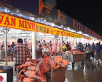Chợ đầu mối Bình Điền: Nhu cầu mua thịt lợn tăng đột biến