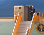 Chùm ảnh: Tổng thống Mỹ Donald Trump vẫy chào Đà Nẵng từ chuyên cơ Air Force One