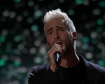 The Voice: Adam Levine nghẹn ngào hát tặng học trò cũ đã qua đời